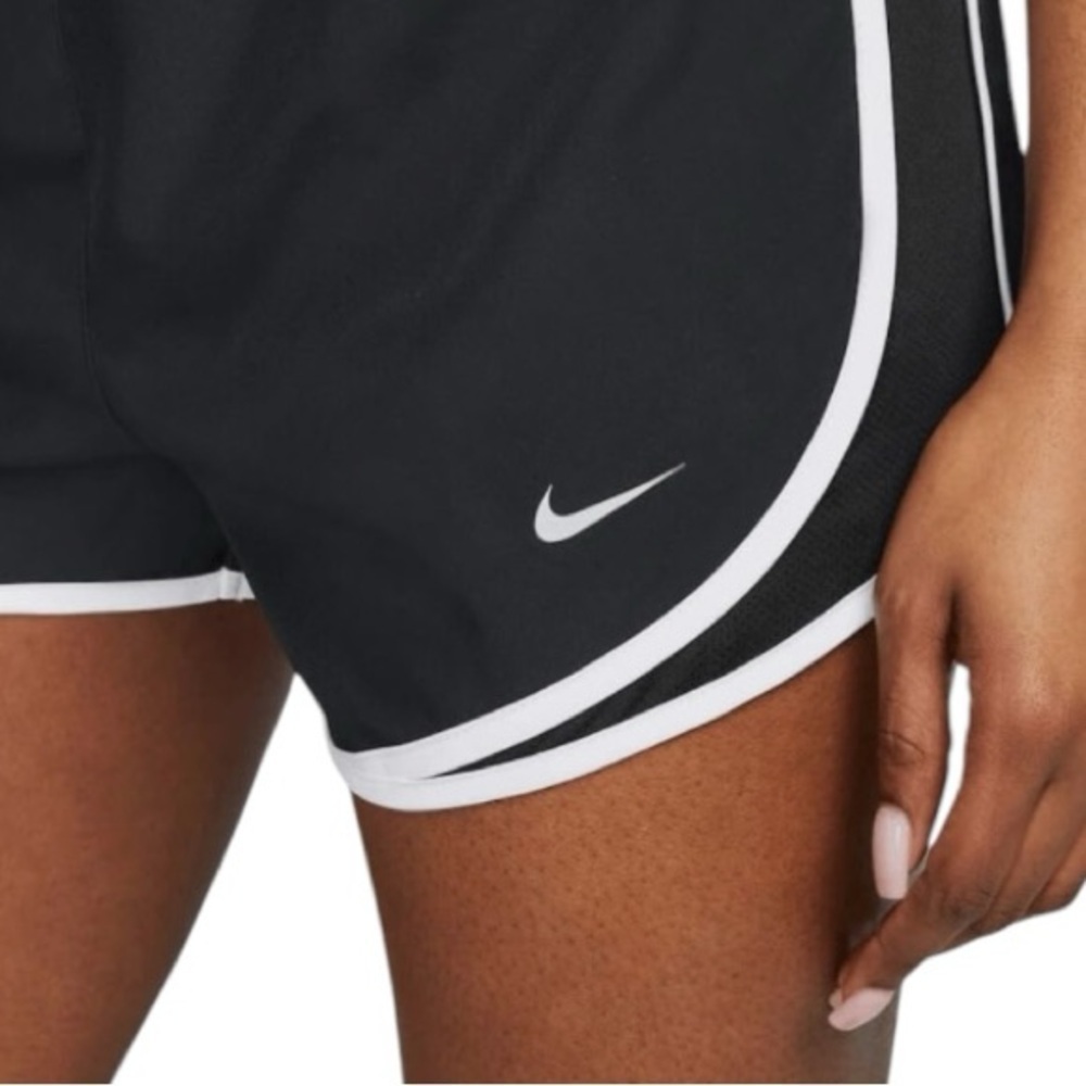 NWT Nike Women's Dri-fit Tempo Track 3.5 Short - Picture 2 of 8